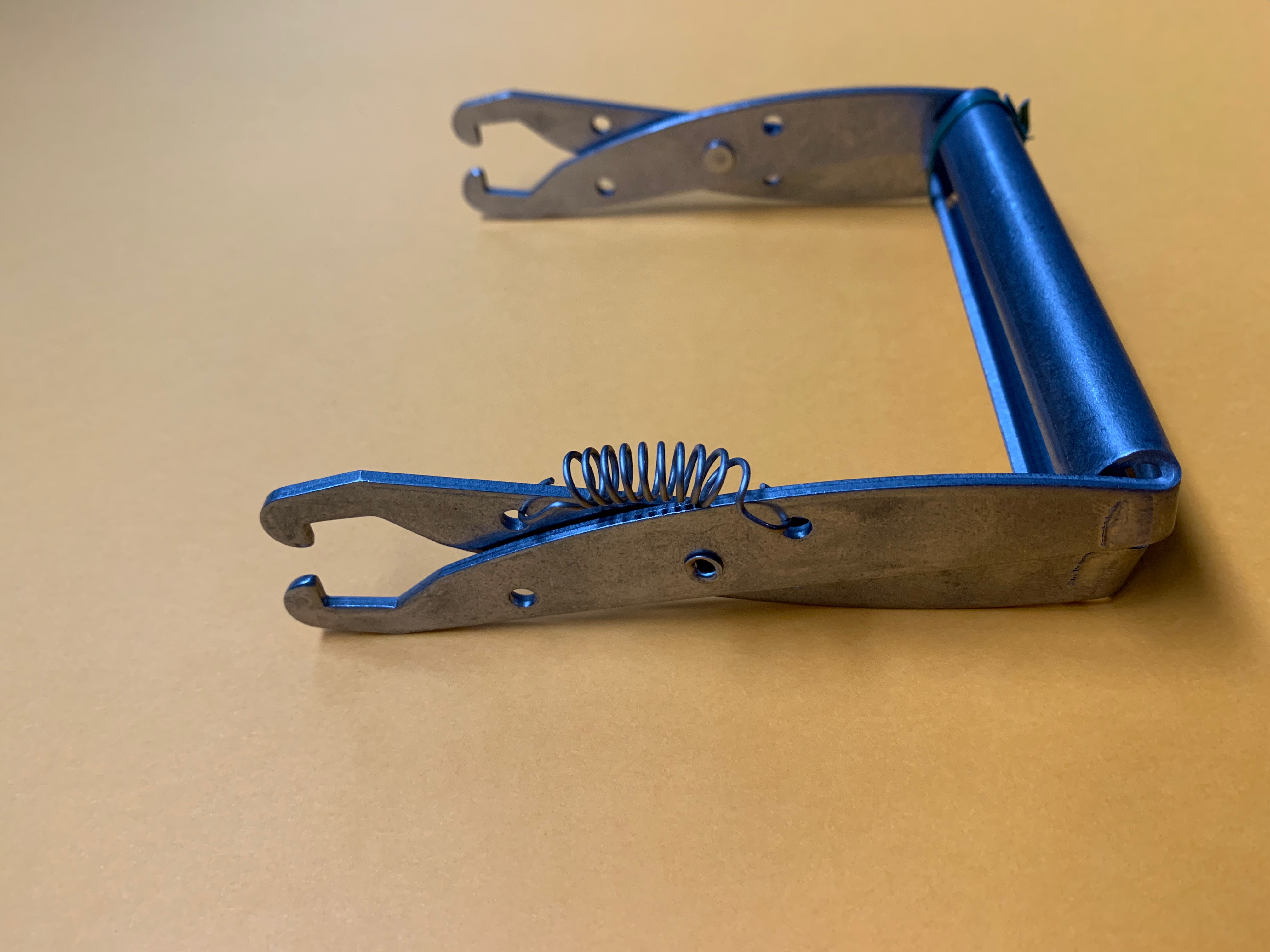 Wabenzange für bis zu 12 mm starke Oberträger